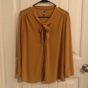 Anne Klein Mustard Top L